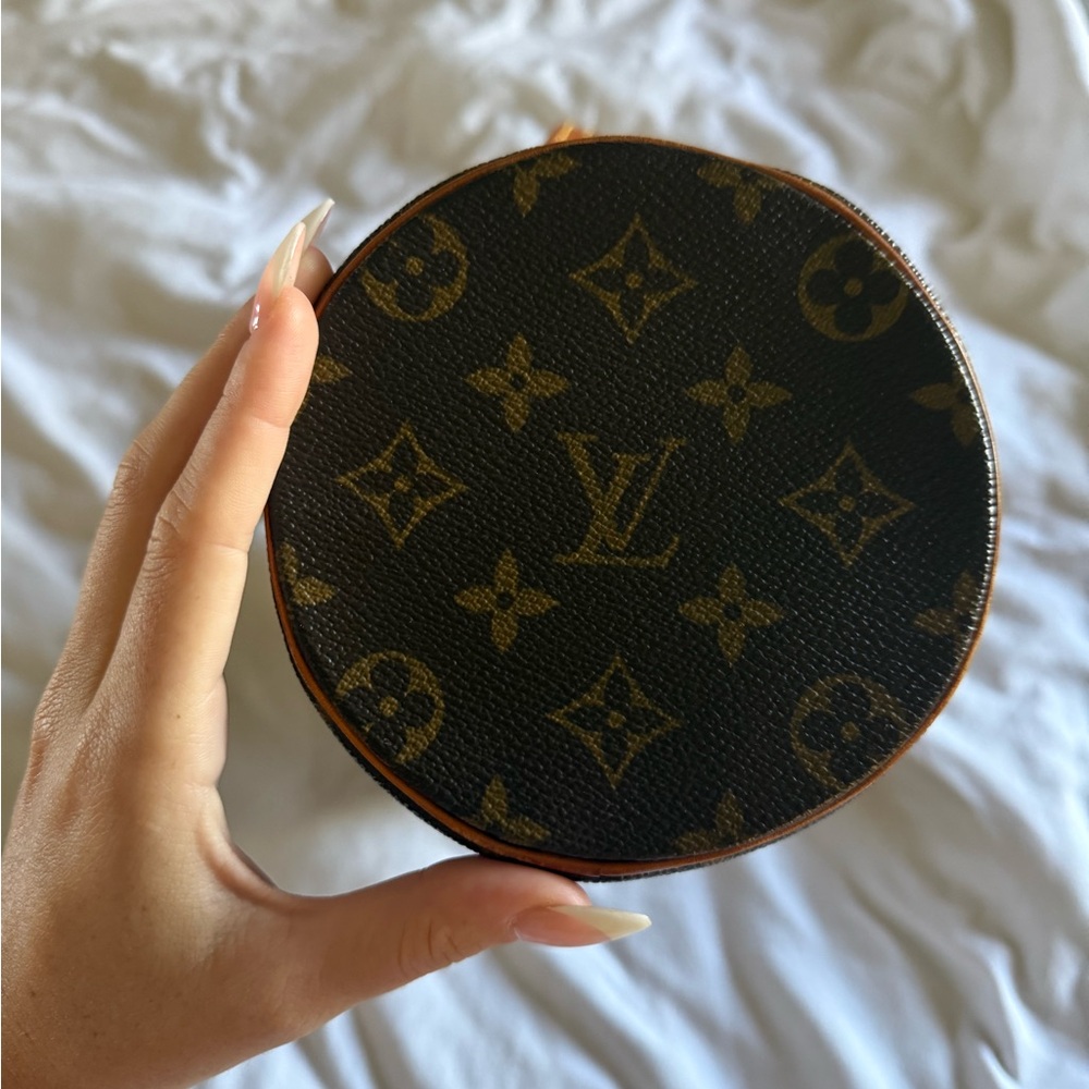 Authentic Louis Vuitton Monogram Canvas Papillion 26 - Picture 3 of 7